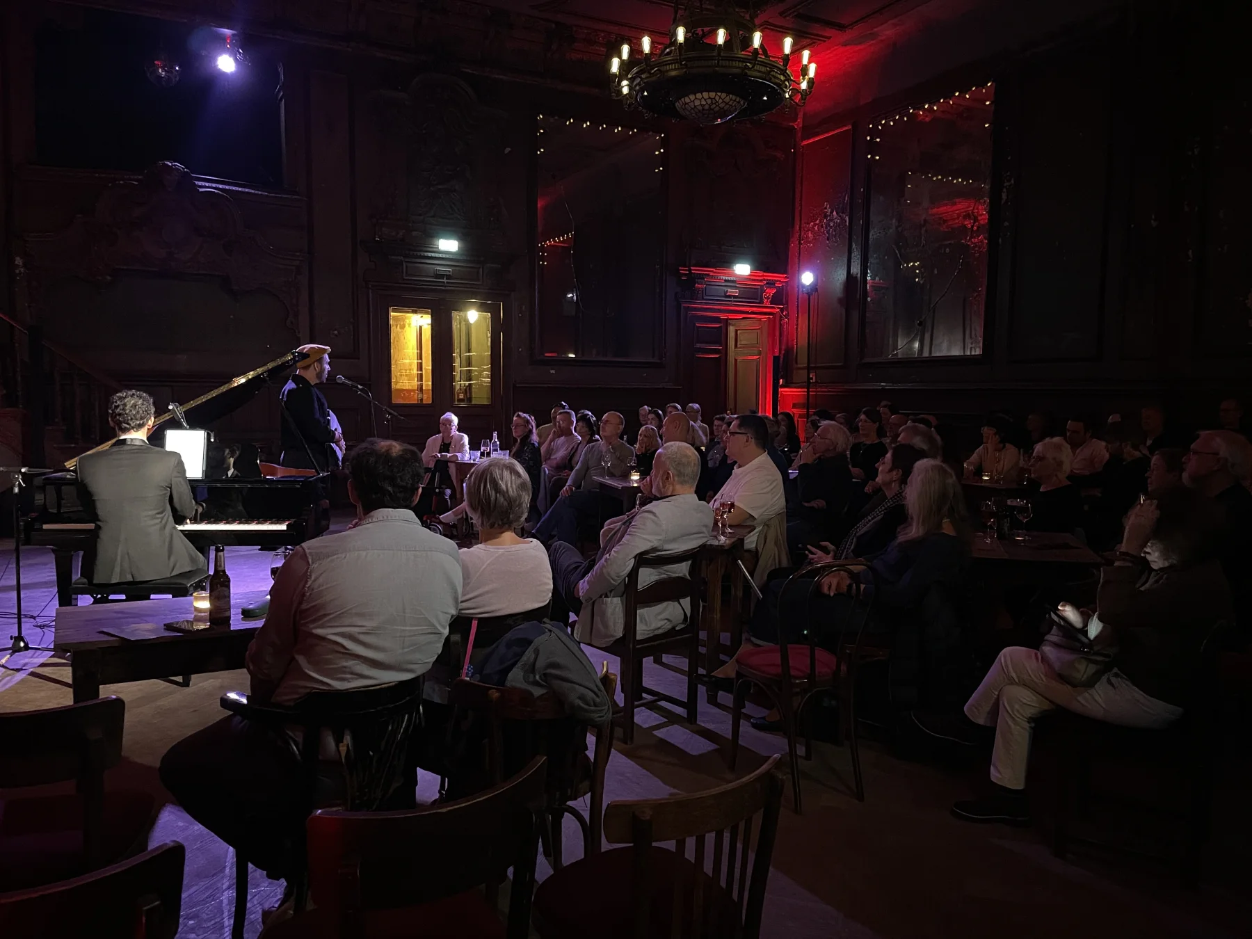 Clärchens Ballhaus Spiegelsaal filled with the audience during the concert